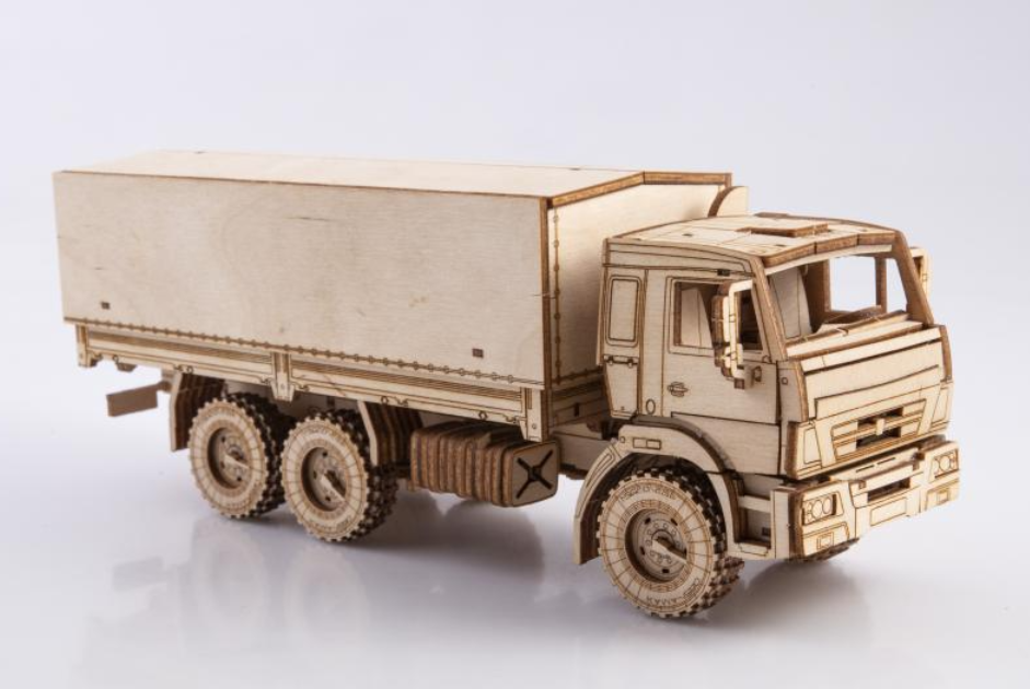 11010BAUMI Сборная модель КАМАЗ-5320  бортовой с тентом Baumi