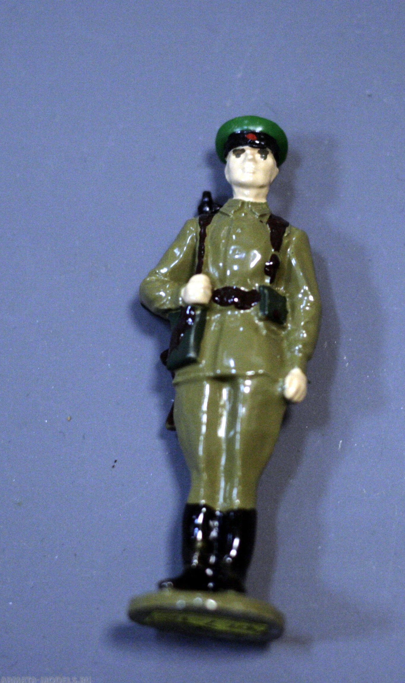 7-123 окрашеная фигура Пограничник в наряде. СА-75 Солдатики "Ура"