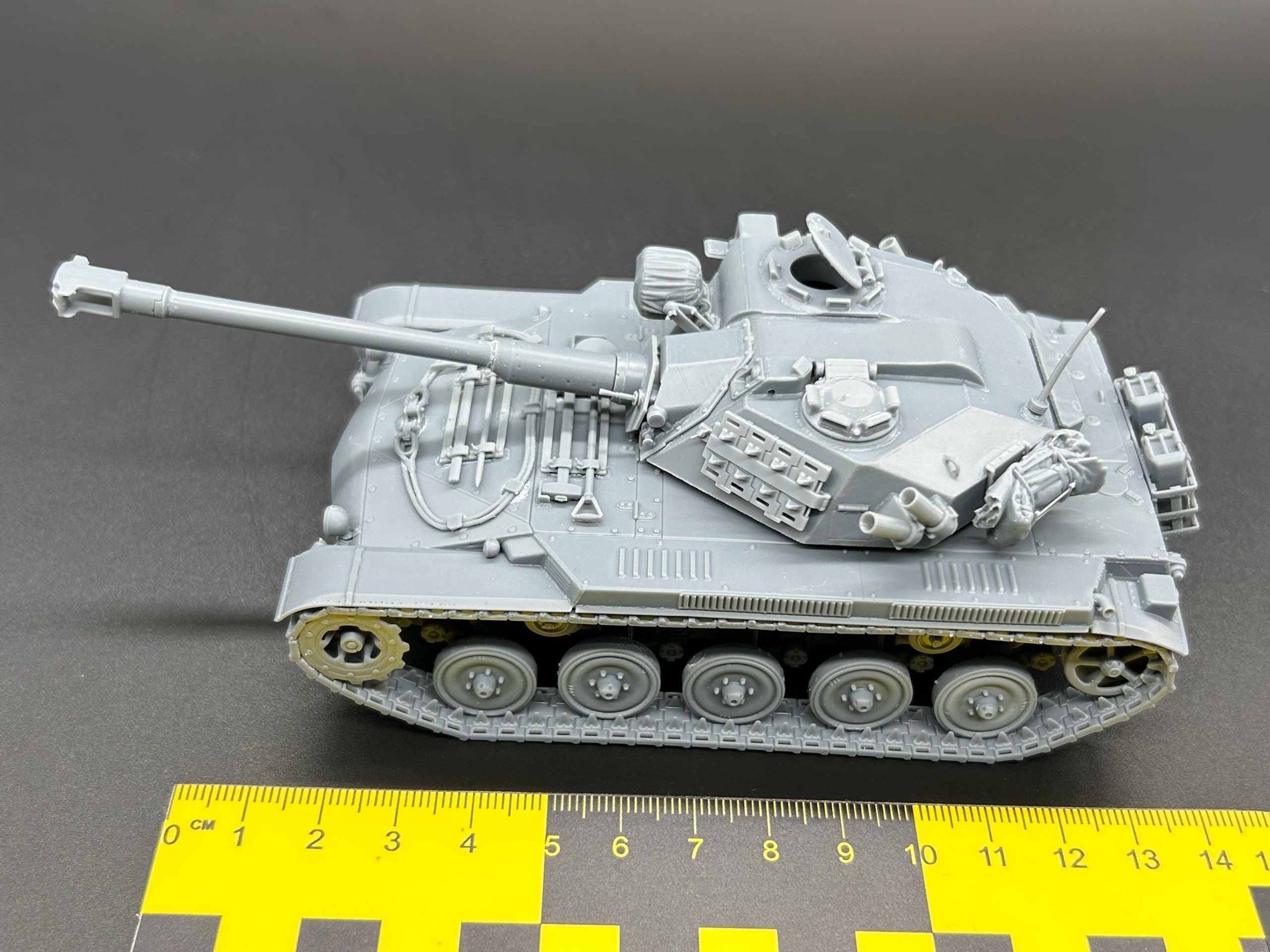 AM36022 Французский легкий танк AMX ELC bis «Елка» Arma Models
