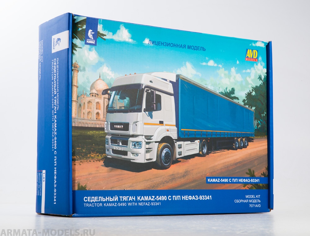 7071AVD Сборная модель КАМАЗ-5490 с полуприцепом НЕФАЗ-93341 AVD Models