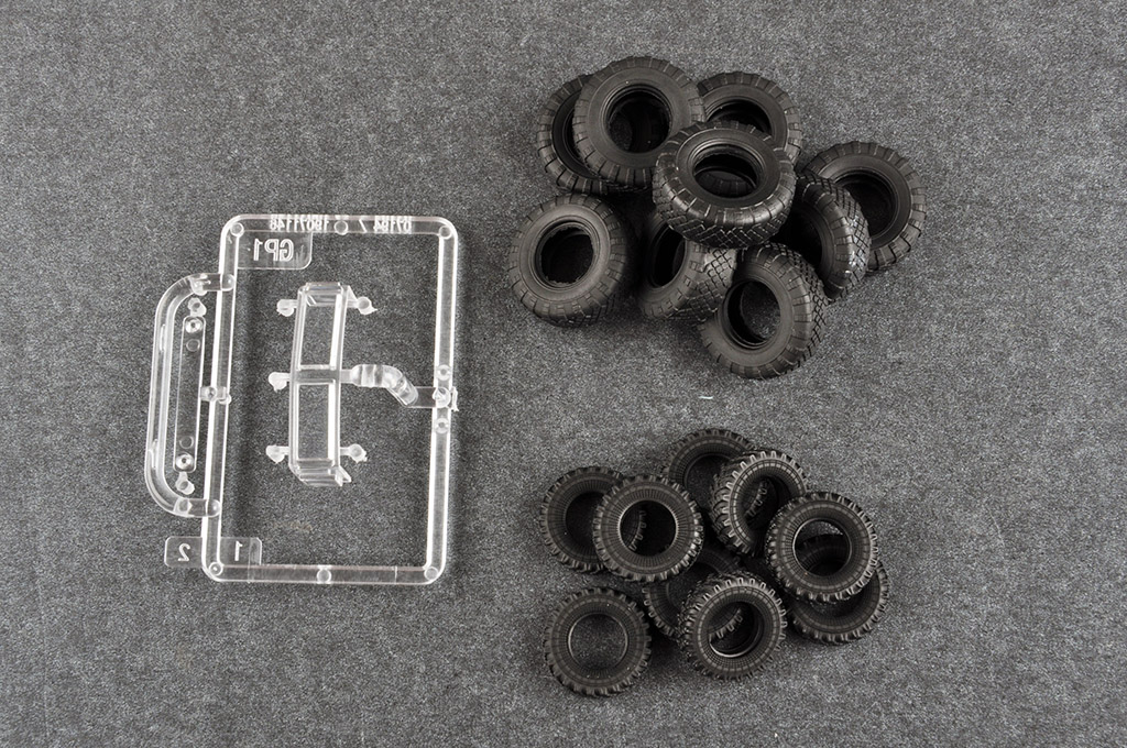 07194P Тягач MAZ-537G intermediate type with MAZ/ChMZAP 5247G semi-trailer Trumpeter