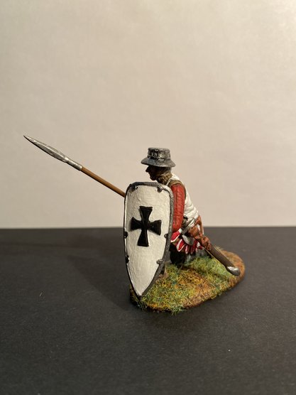 453ТБ ВИМ, кнехт стоящий на одном колене и бьющий копьем, 54 мм Три Богатыря