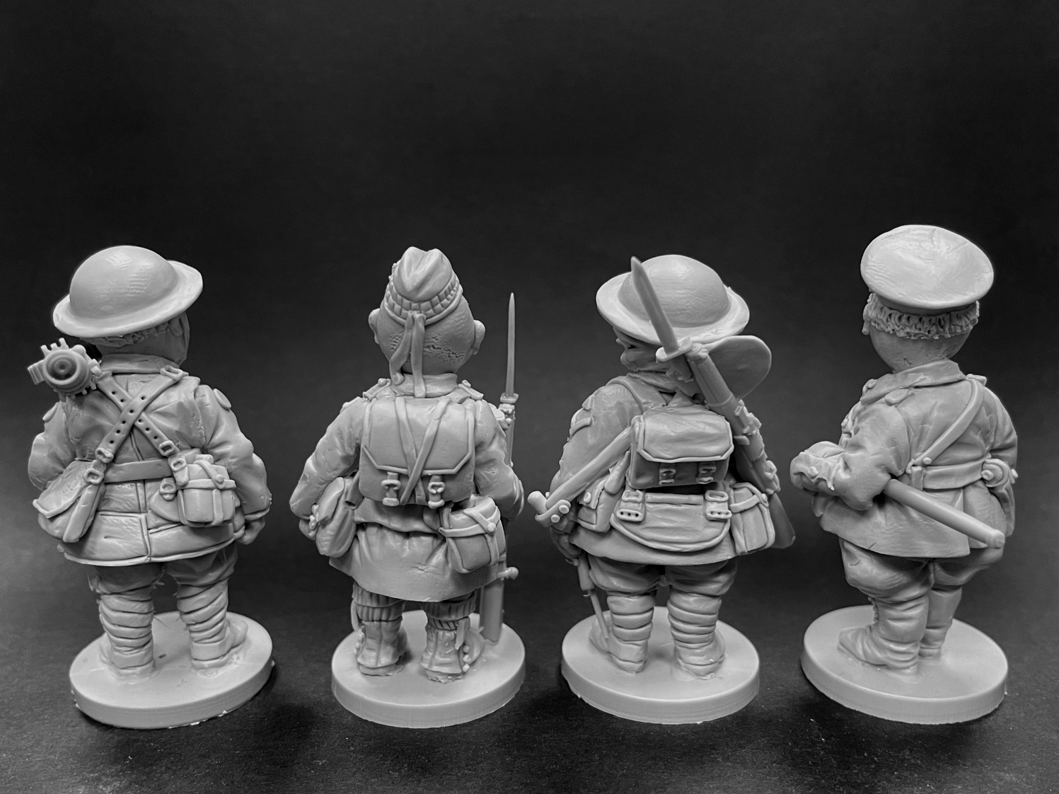 CHM-50.01. Шаржевая миниатюра. WW1: Британская Армия, набор №1 (пехота). В комплекте 4 фигуры. 50 мм. Материал - смола. Chronos Miniatures