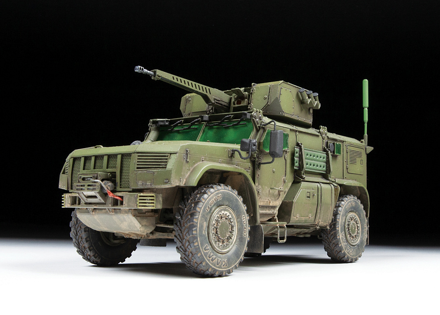 3648 Российский бронеавтомобиль Тайфун ВДВ 4*4 К-4386 с БМДУ 1/35 Звезда