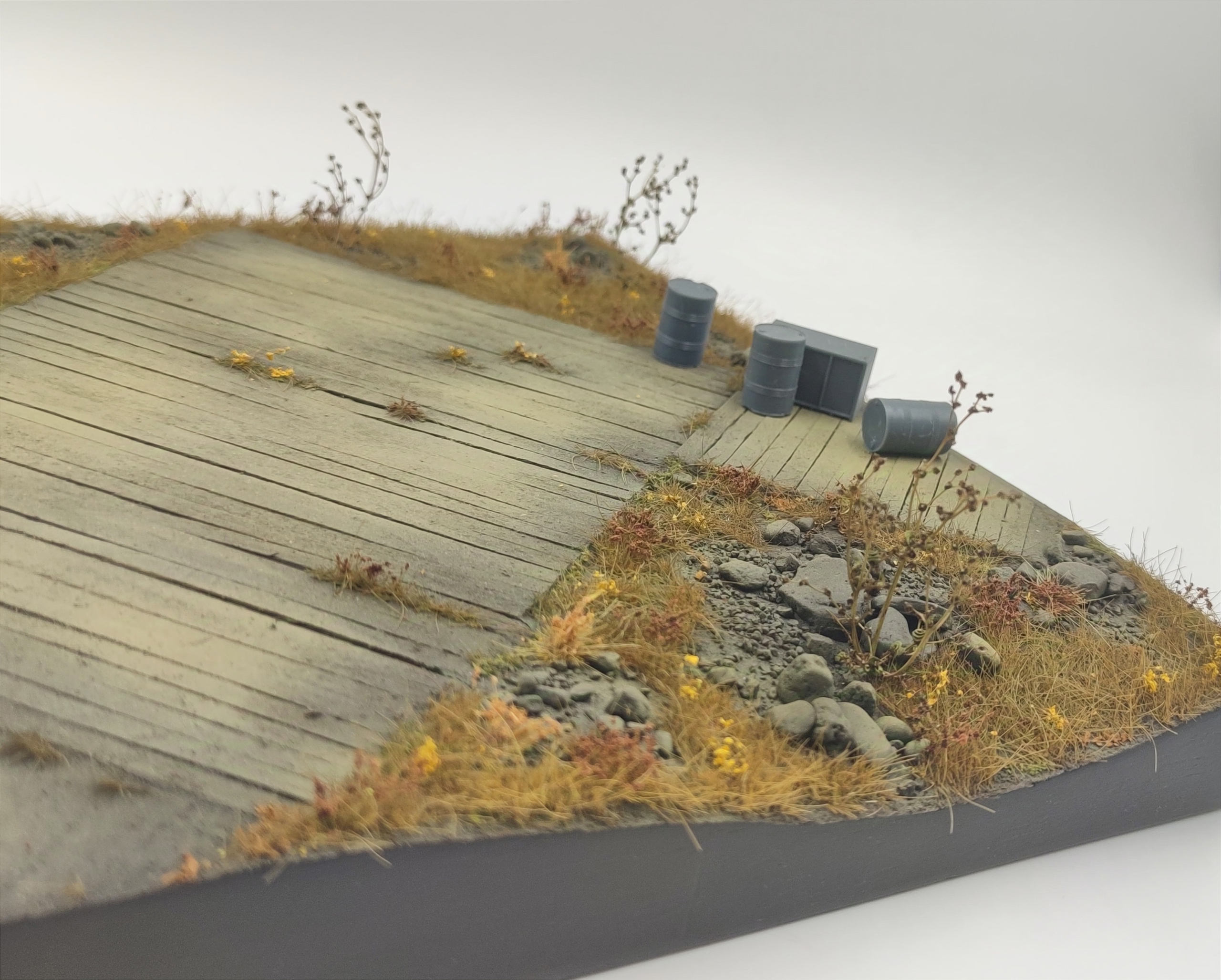 HE-48036 Подставка полевой аэродром (бочки, ящики в комплекте) Размер 30*25см