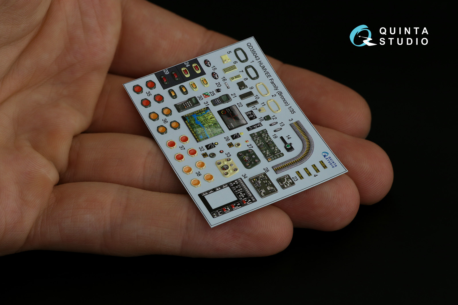 QD35043 3D Декаль интерьера кабины для семейства HUMVEE (Bronco)