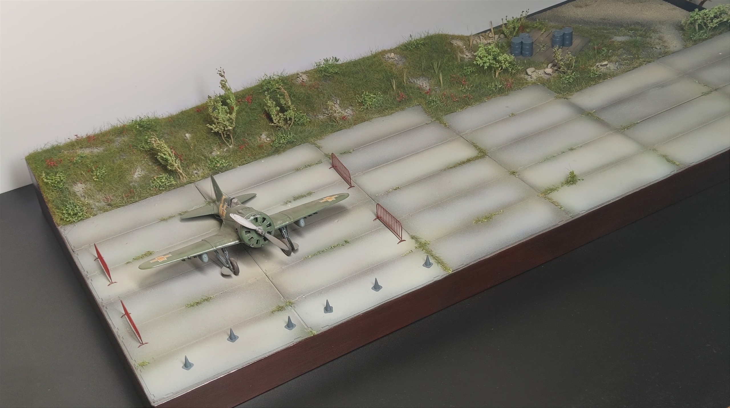HE-48030 Подставка Аэродром Размер 74х35см