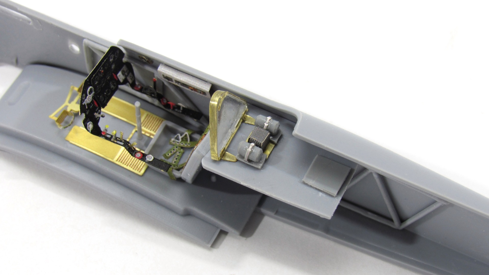 MD 048028 Набор фототравления на Як-9 все типы (ICM, АРК, Моделист)  цветные приборные доски