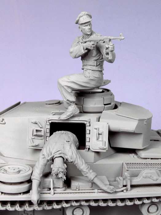 T-35090 Немецкие танкисты эвакуация из подбитого танка (1941-45 гг) (3) Tank