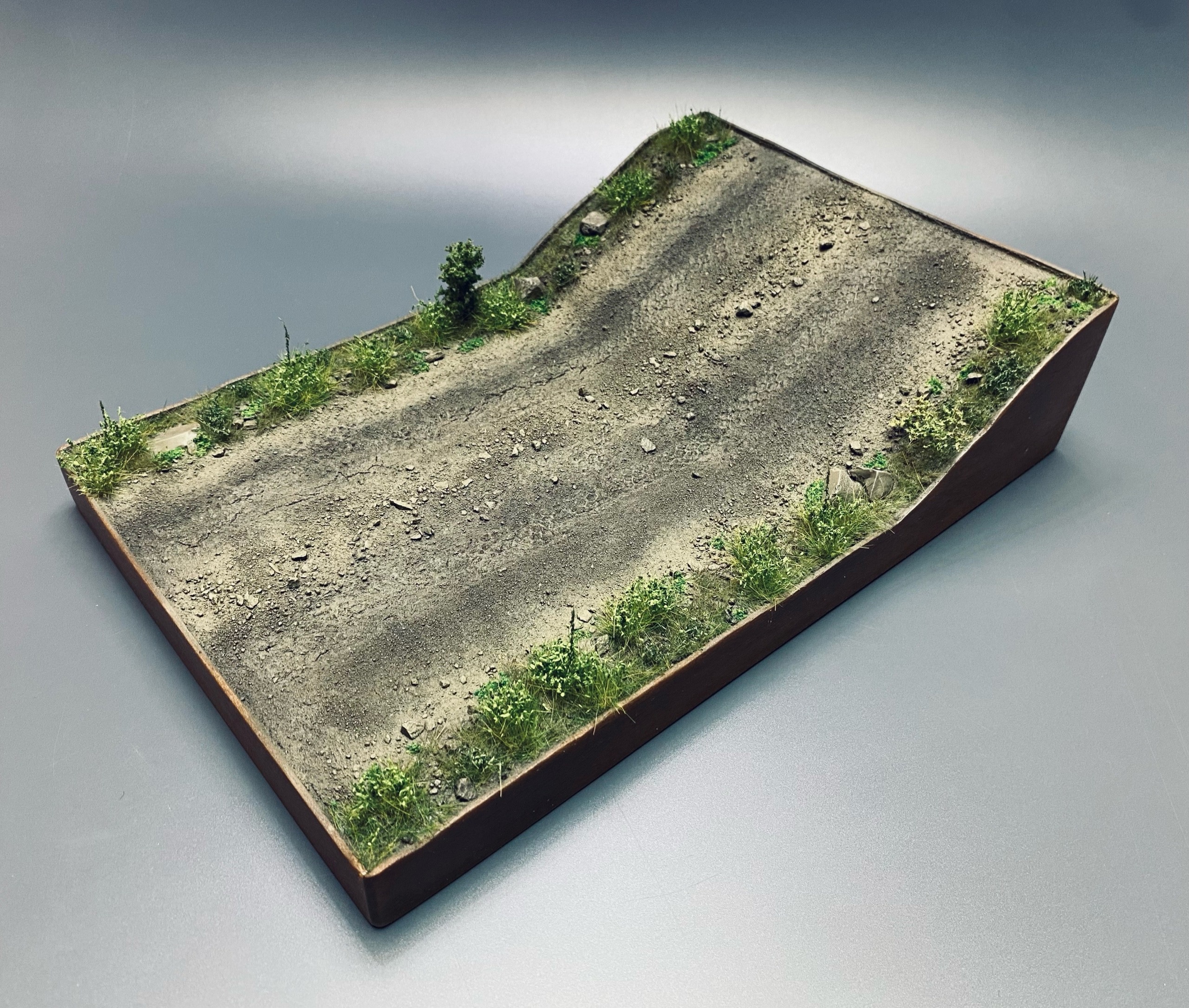 AM35754 Авторская подставка На учениях. Размер 20 на 30см.