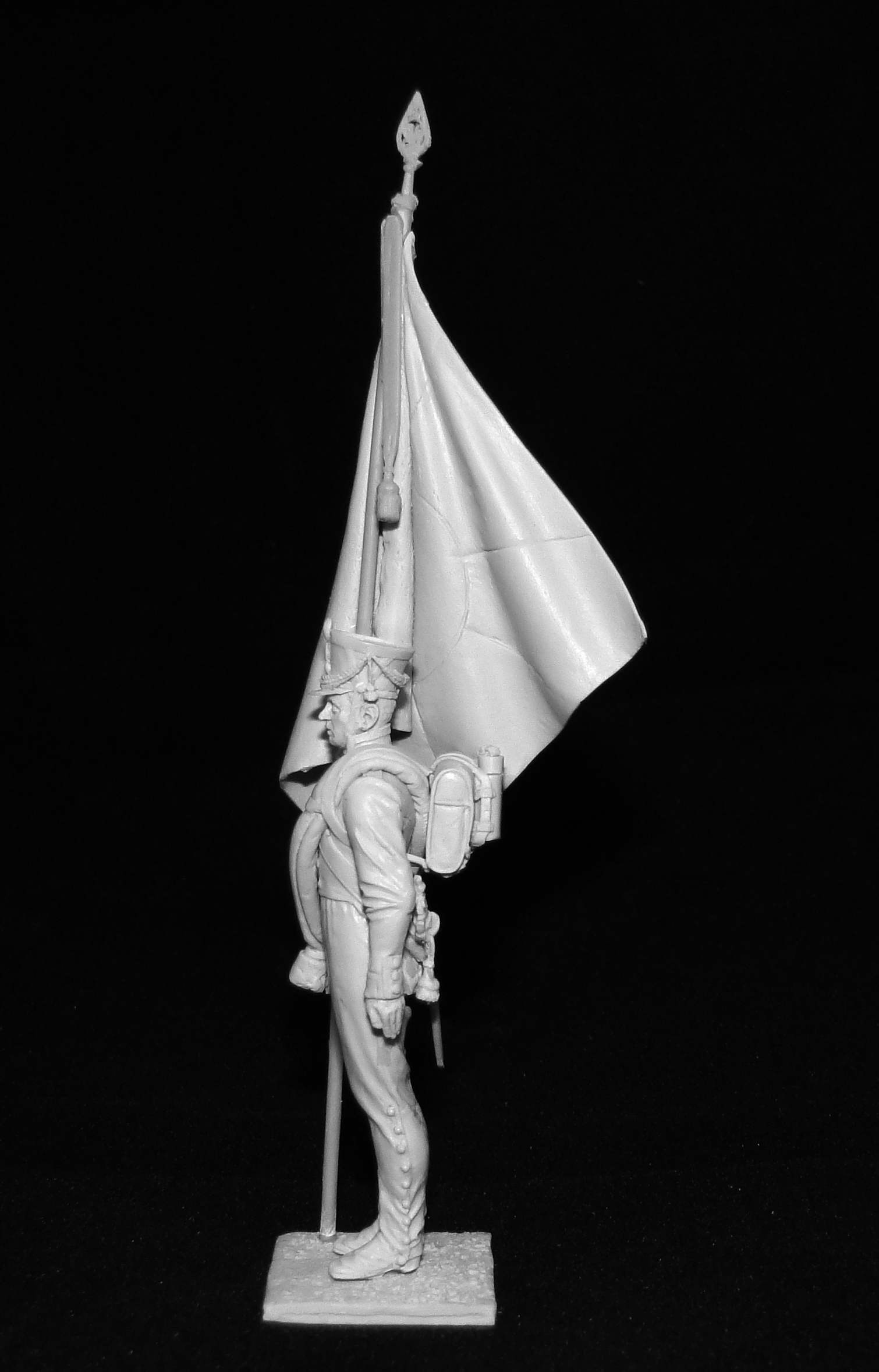 CHM-54154(M). Русский знаменосец пехотных полков, 1812-14 гг. 54 мм. Материал –  белый металл. Chronos Miniatures