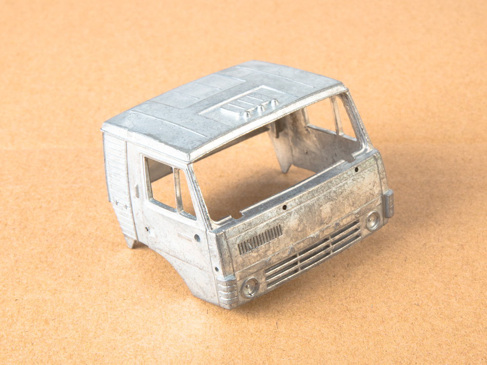 7061AVD Сборная модель КАМАЗ-54112 с полуприцепом НЕФАЗ-96742 AVD Models