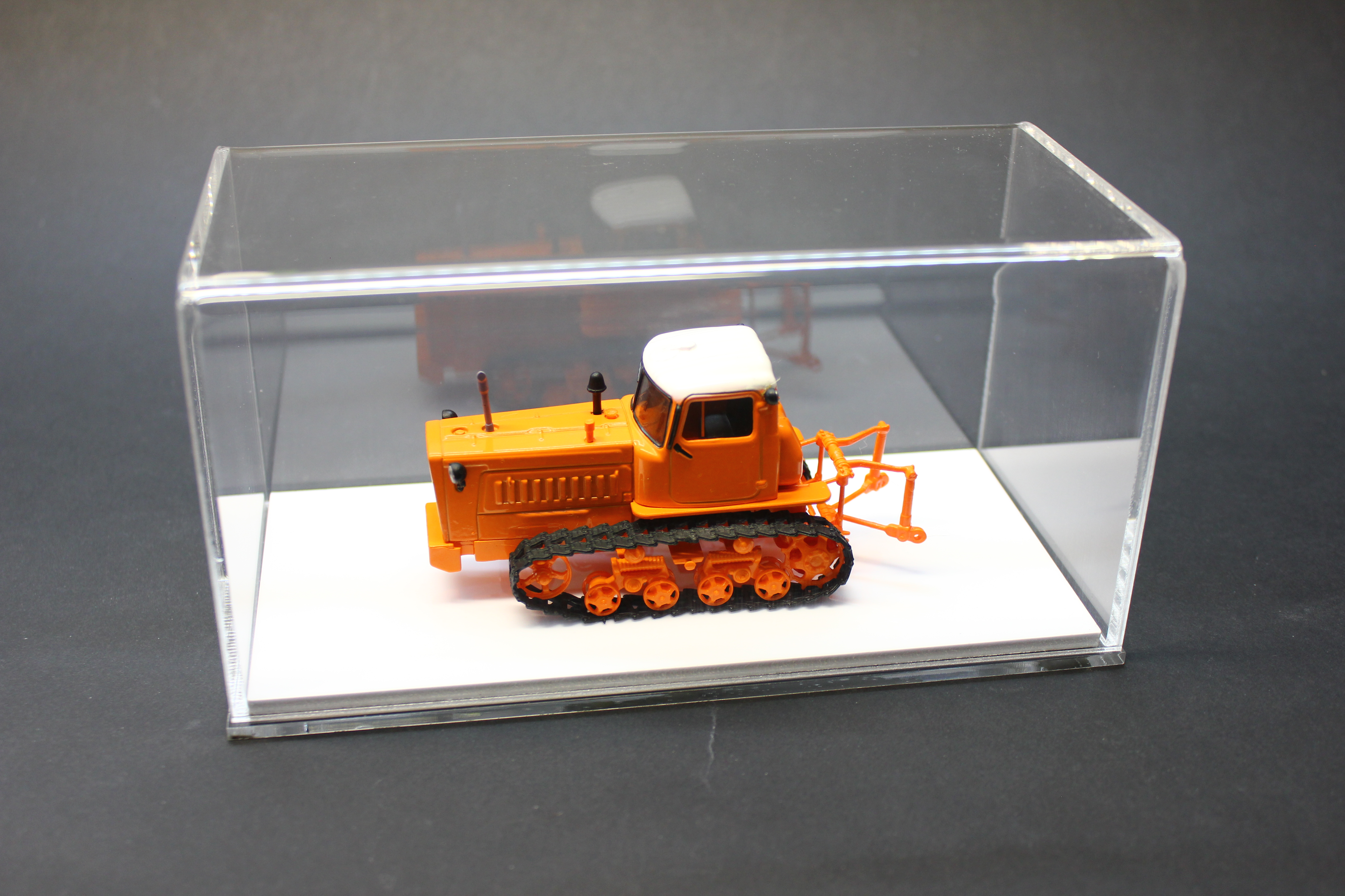 AM35686 Бокс прозрачный премиум 3мм колпак, 3+3 основание, белый глянец  (табличка в комплекте)