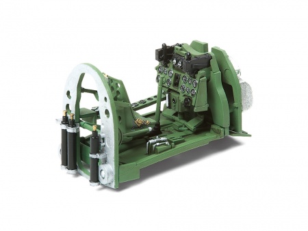 61108T Mitsubishi A6M3/3a (ZEKE), с четырьмя фигурами пилотов Tamiya