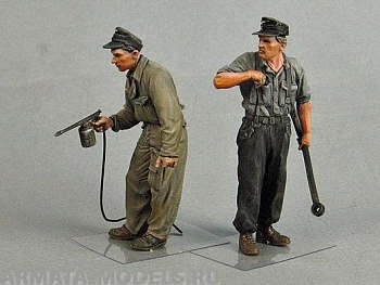 T35129 Немецкие танкисты (покраска техники) лето 1943-45 гг (2)