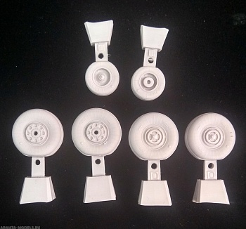 AM4828 Колеса под нагрузкой для Су-34 ранние 1/48