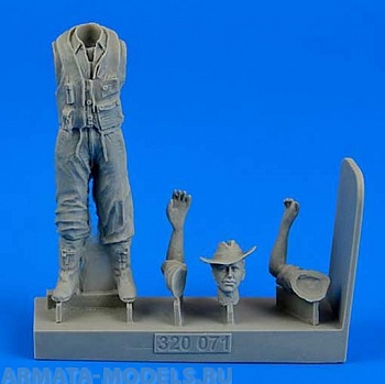 320071AERO  Royal Australian Air Force Fighter Pilot WWII 1/32