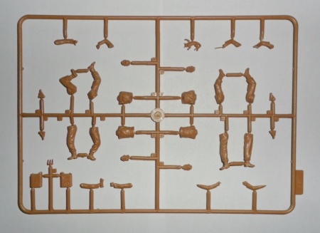 Набор фигурок 35614 Фигуры Германский экипаж бронеавтомобиля (1941-1942 г.), (4 фигуры и кот) ICM