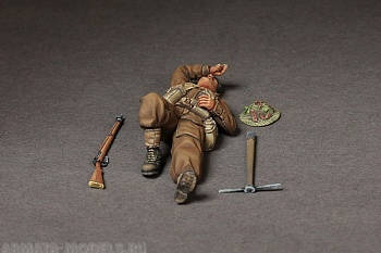 35134SOGA British infantryman at rest.